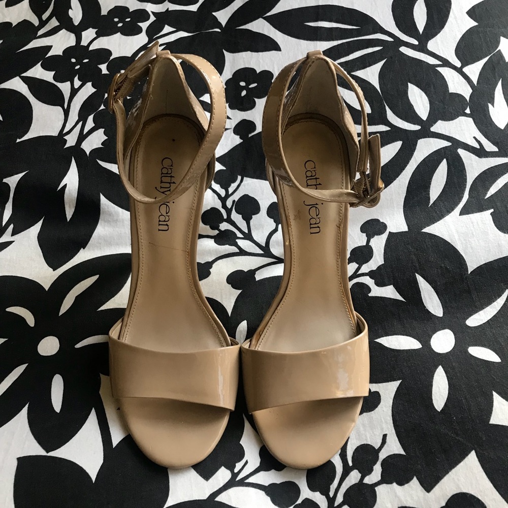 Cathy jean patent nude pumps